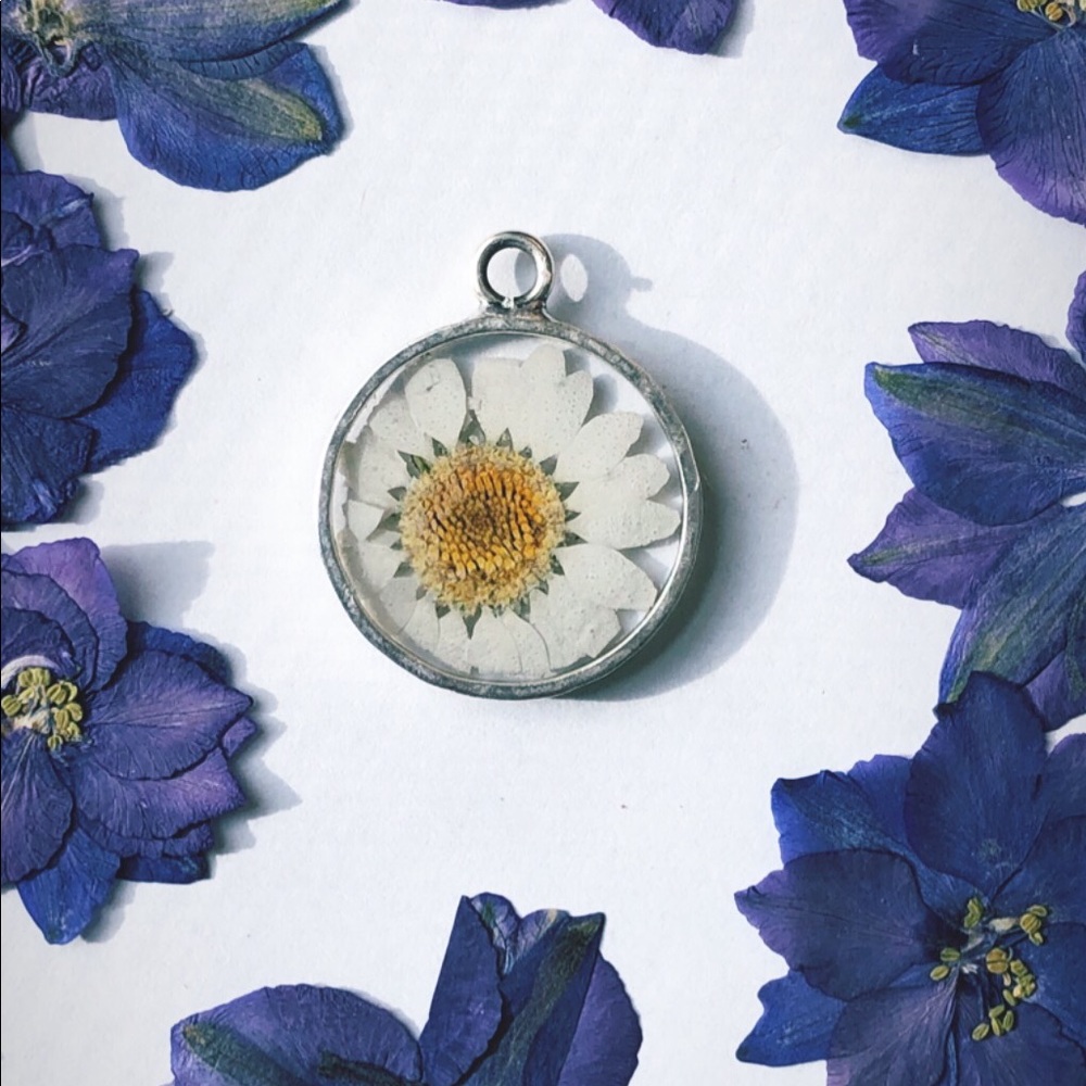 Daisy Pendant